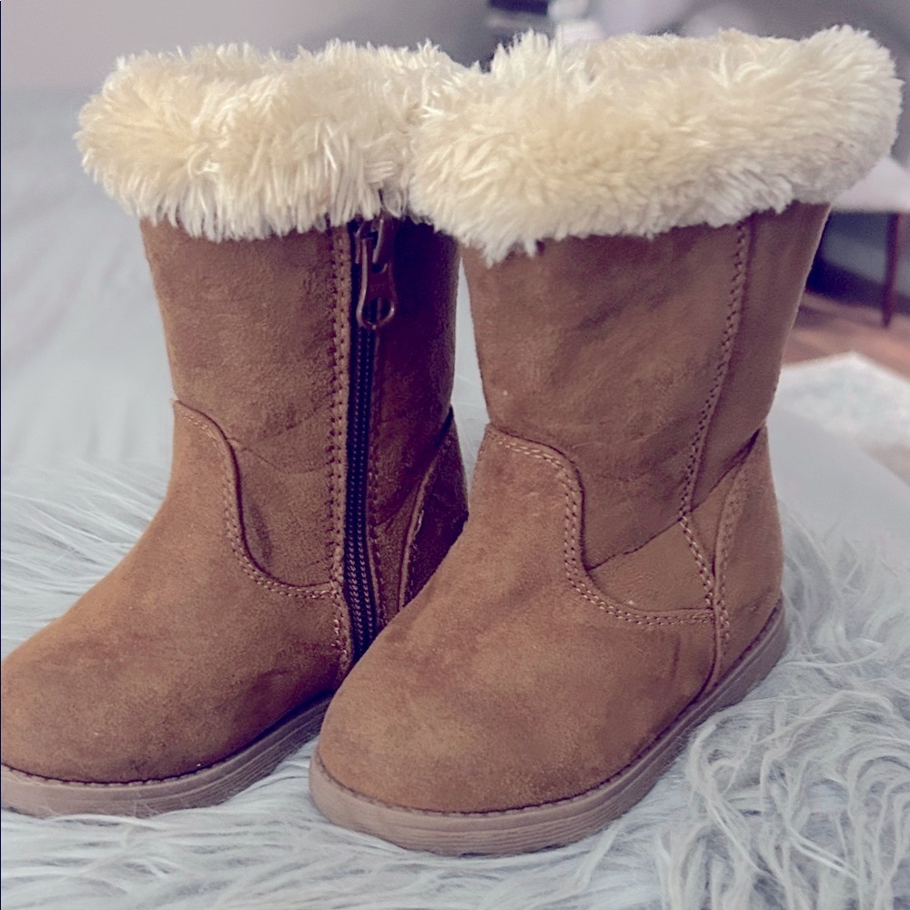 Cat & Jack Tan toddler Boots with Cream Faux Fur
